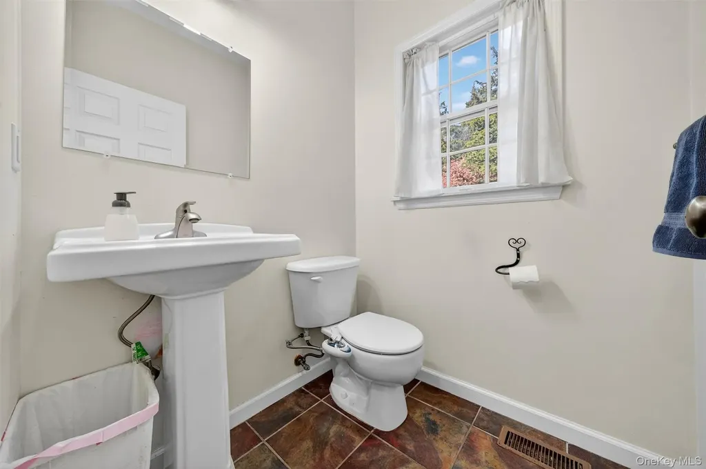 225 Kings Highway Warwick NY 10990
