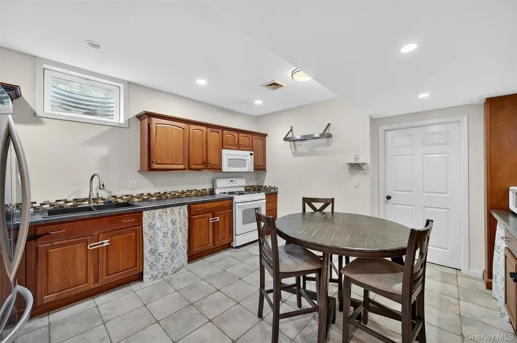 225 Kings Highway Warwick NY 10990