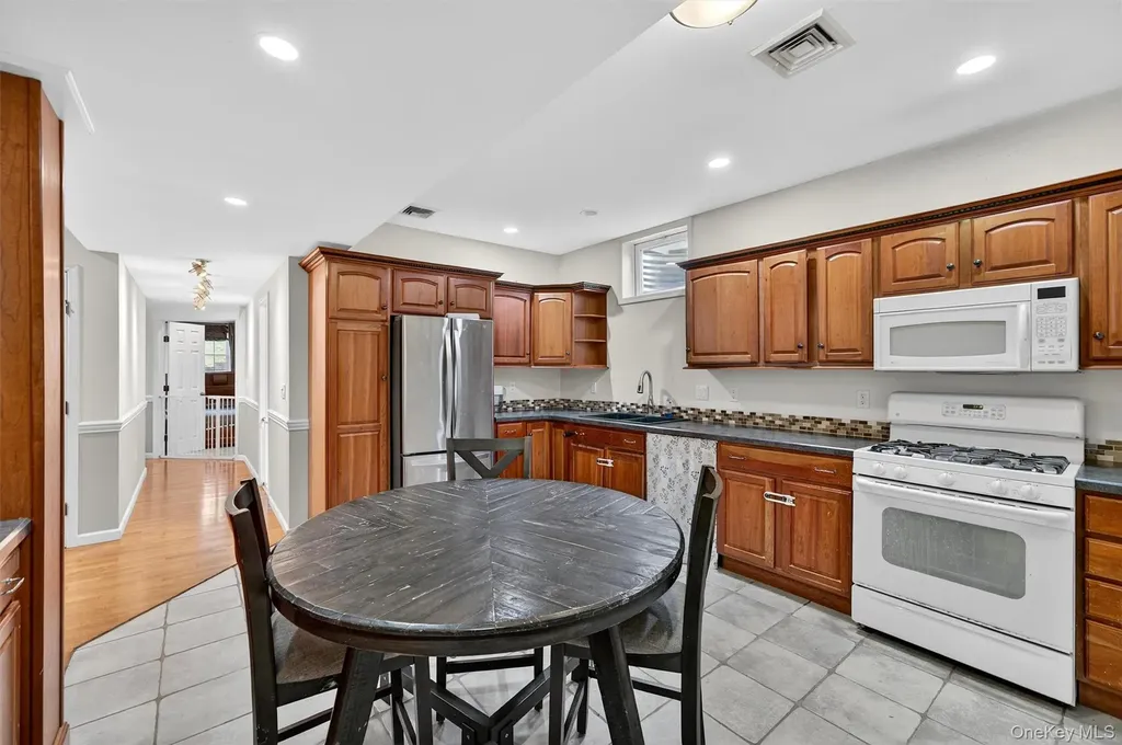 225 Kings Highway Warwick NY 10990
