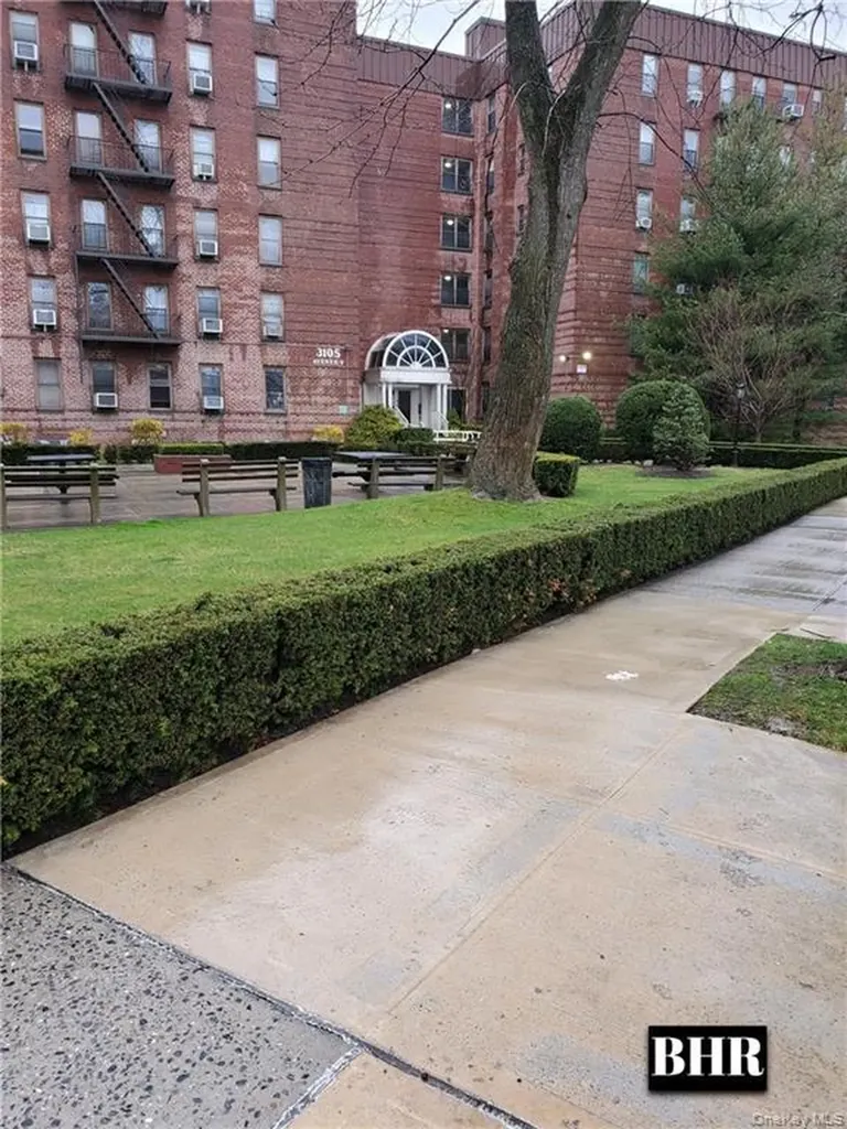 3105 Avenue V Brooklyn NY 11229