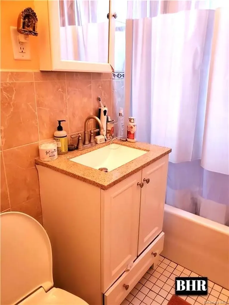 3105 Avenue V Brooklyn NY 11229