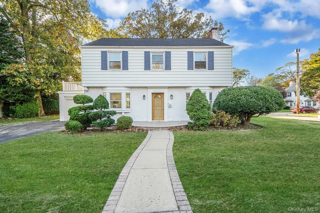 25 Oxford Drive Freeport NY 11520