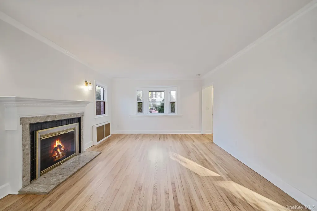 25 Oxford Drive Freeport NY 11520