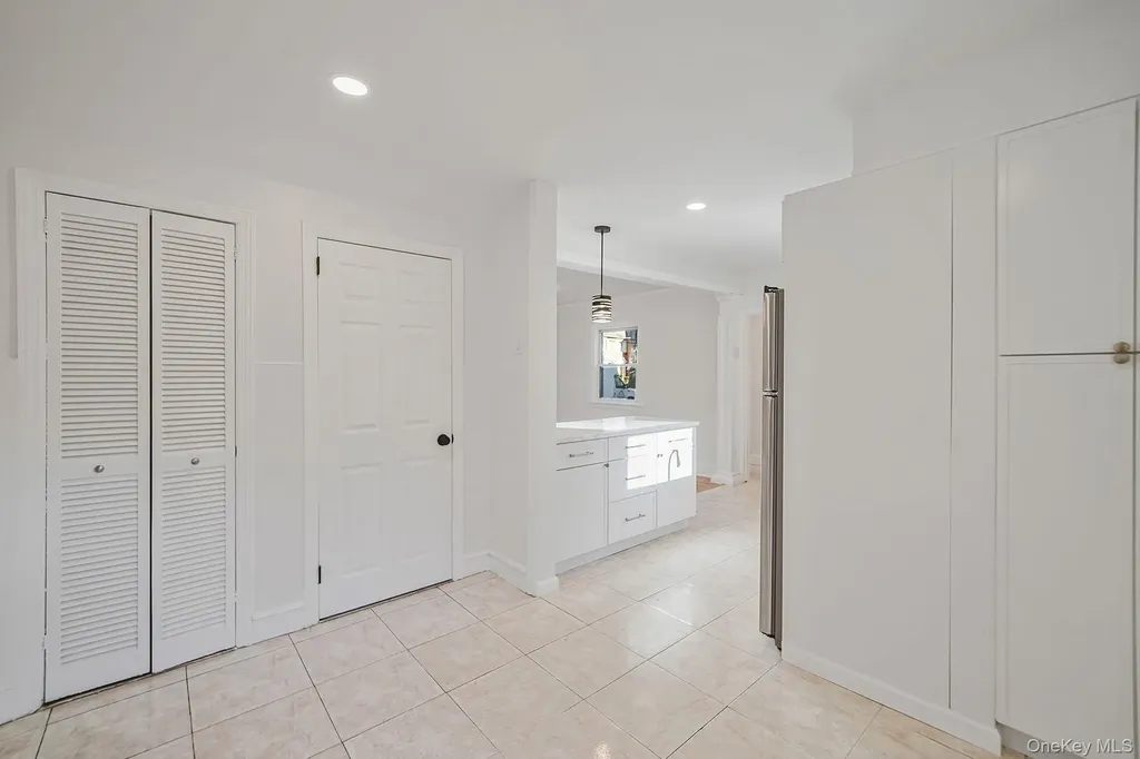 25 Oxford Drive Freeport NY 11520