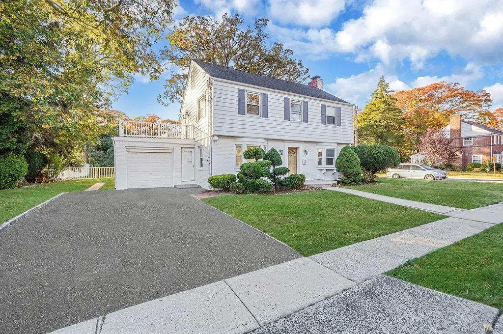 25 Oxford Drive Freeport NY 11520