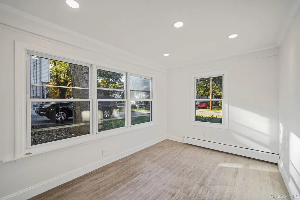 25 Oxford Drive Freeport NY 11520