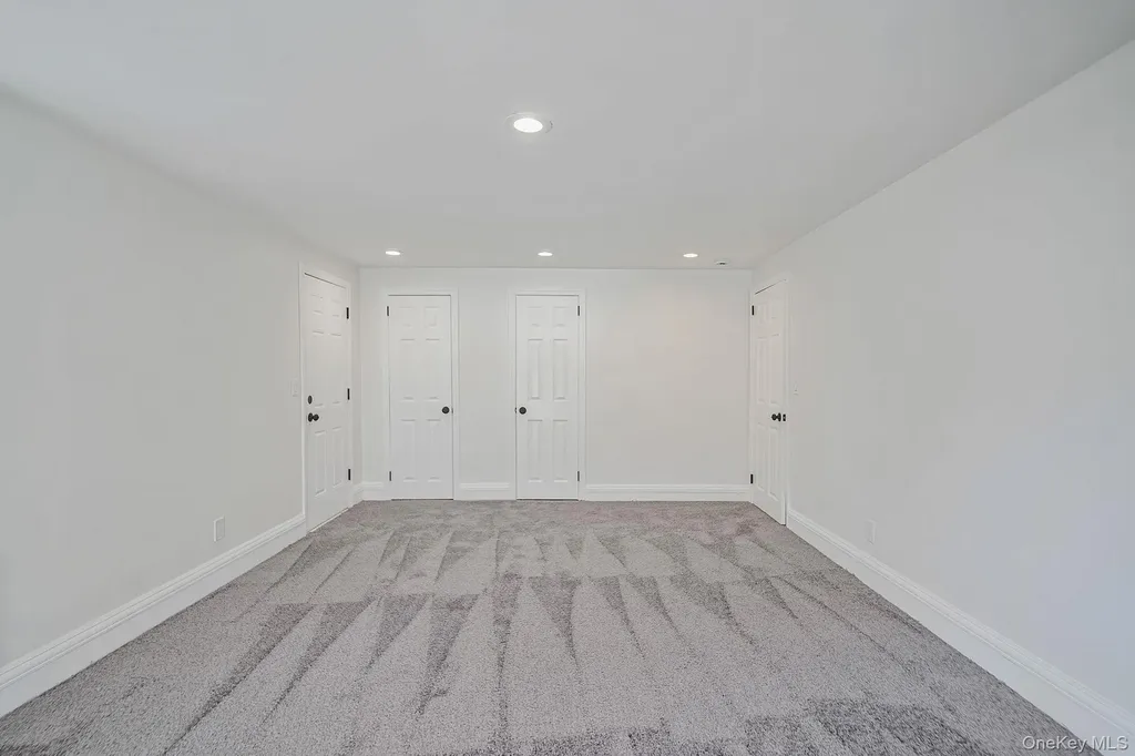 25 Oxford Drive Freeport NY 11520