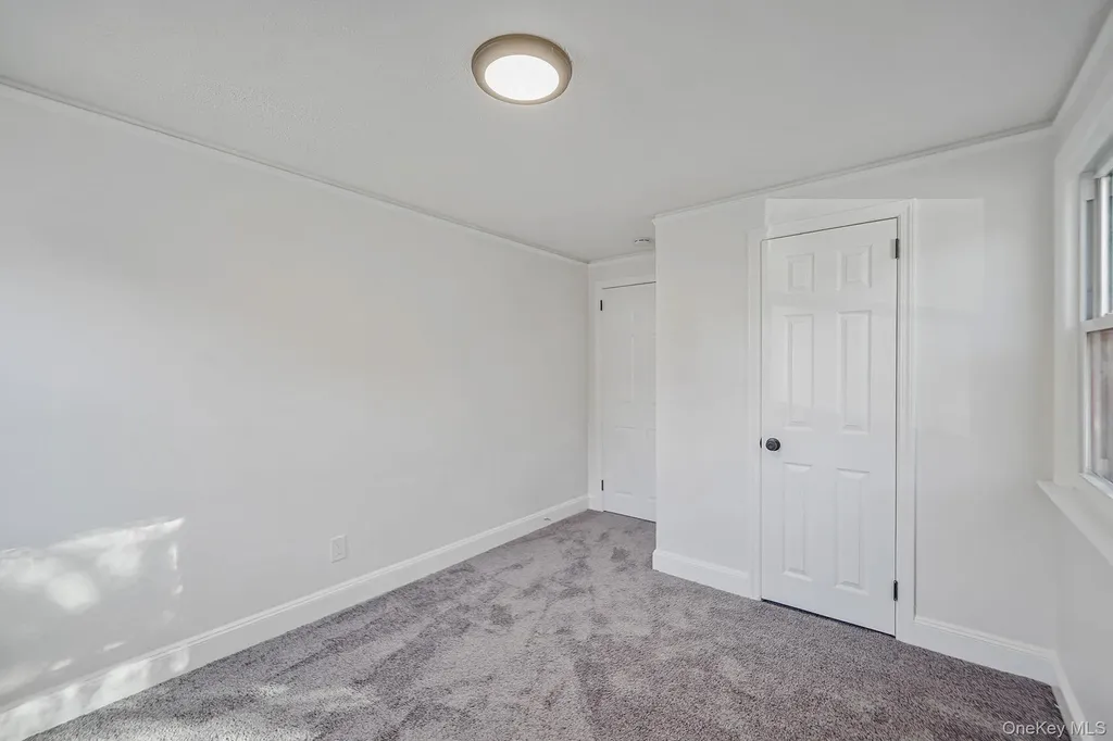 25 Oxford Drive Freeport NY 11520