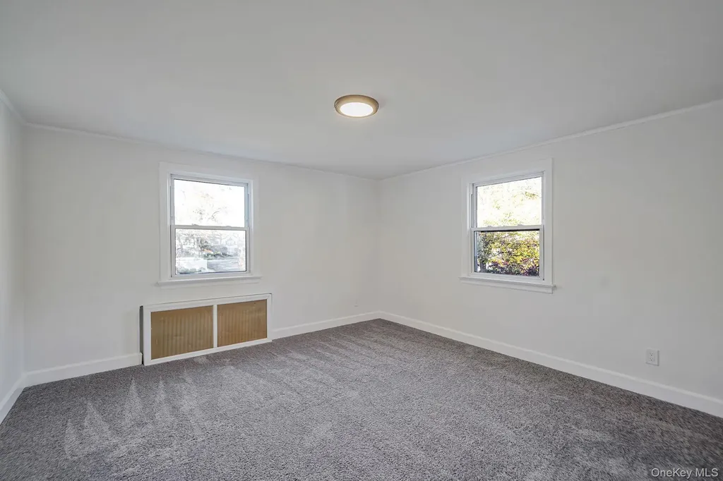 25 Oxford Drive Freeport NY 11520