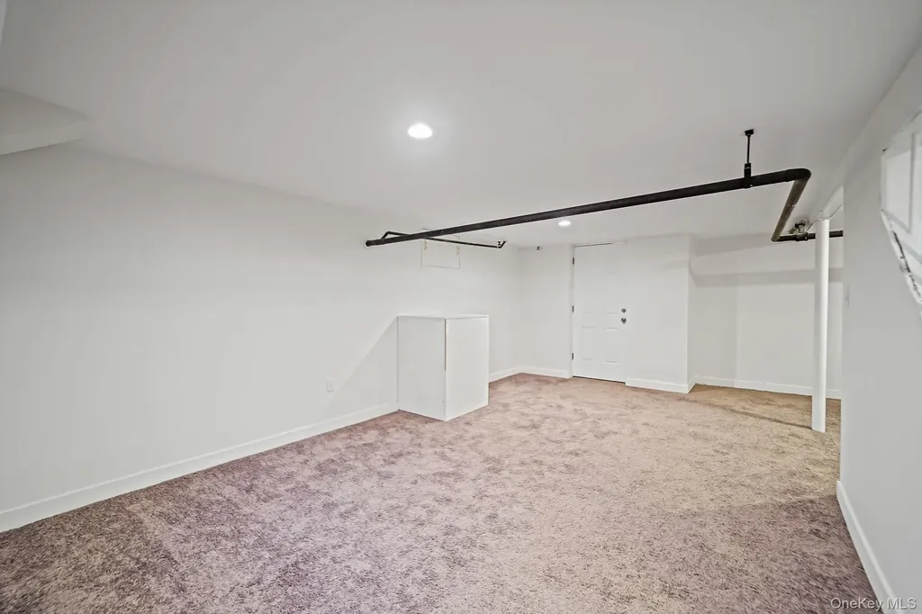 25 Oxford Drive Freeport NY 11520