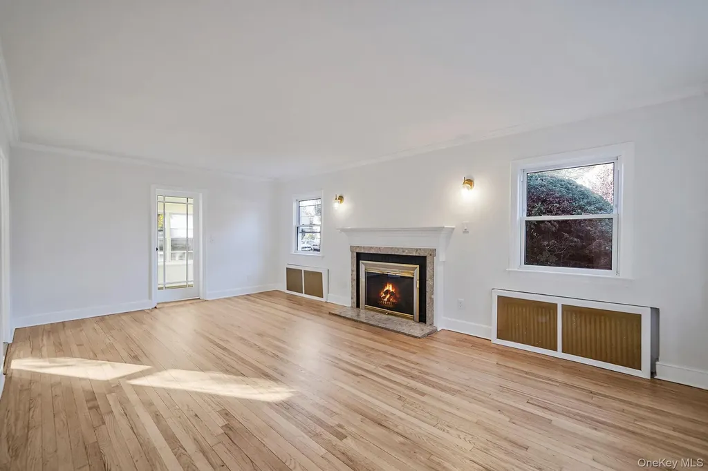 25 Oxford Drive Freeport NY 11520