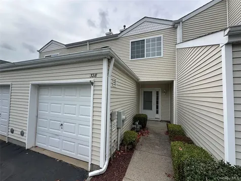 328 Prairie Court Manorville NY 11949