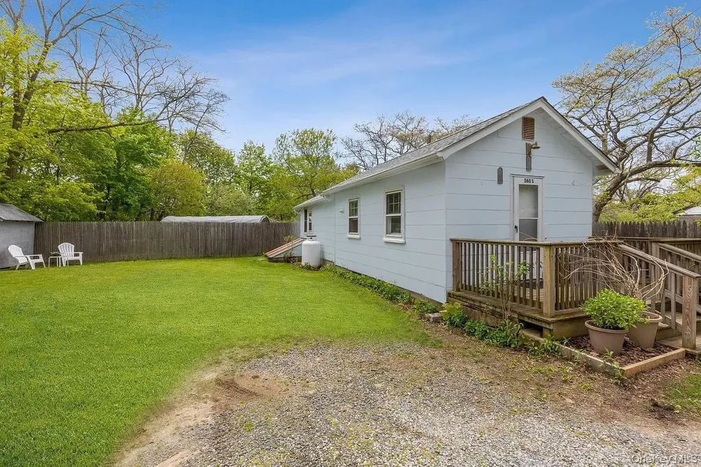560 Pacific Street Mattituck NY 11952