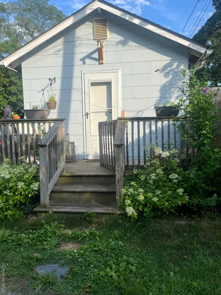 560 Pacific Street Mattituck NY 11952