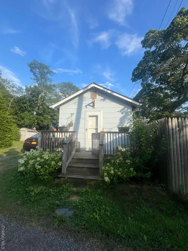 560 Pacific Street Mattituck NY 11952