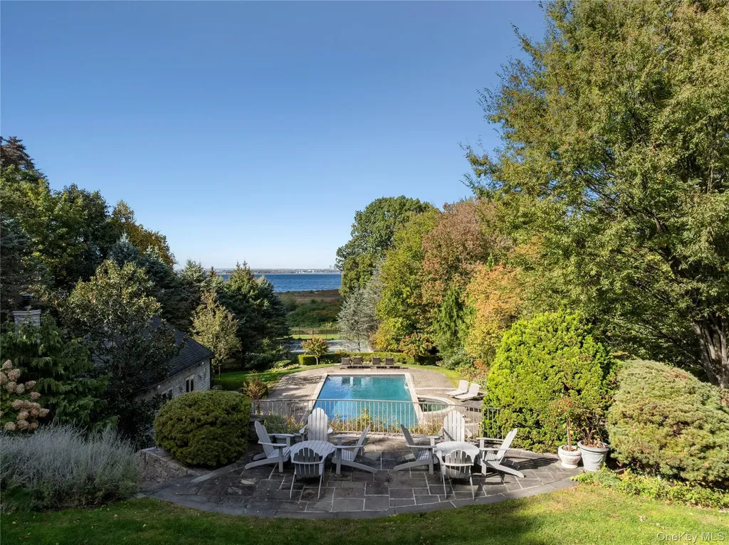 25 Soundview Lane Sands Point NY 11050