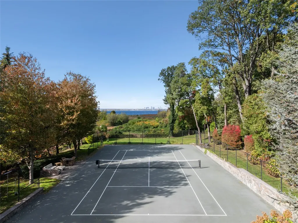 25 Soundview Lane Sands Point NY 11050
