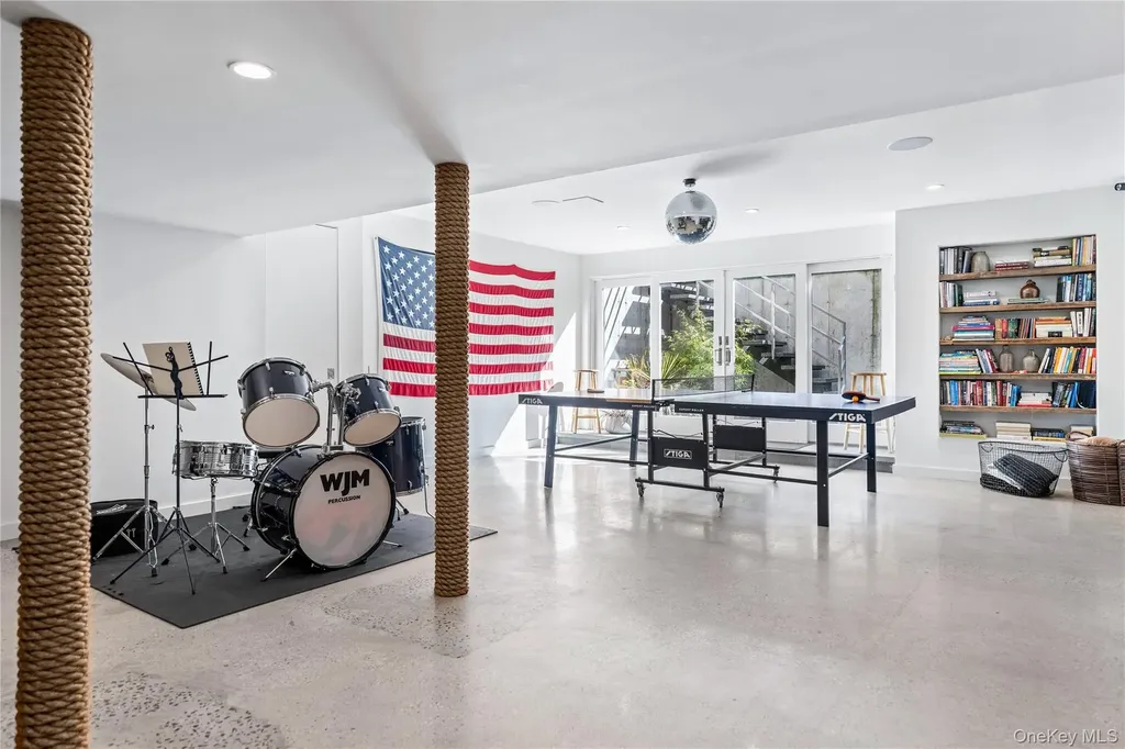 25 Soundview Lane Sands Point NY 11050
