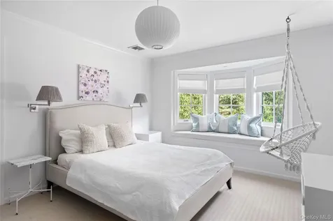 25 Soundview Lane Sands Point NY 11050