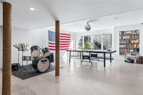 25 Soundview Lane Sands Point NY 11050