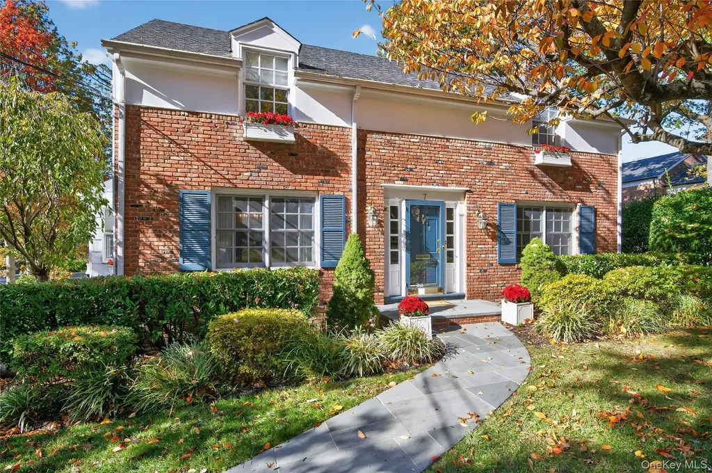 7 Shore Road Manhasset NY 11030