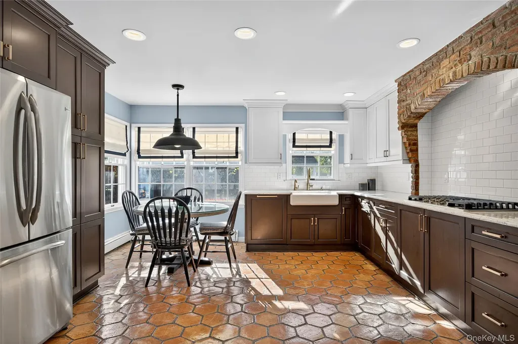 7 Shore Road Manhasset NY 11030