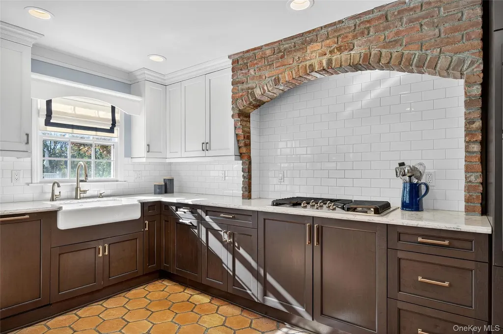 7 Shore Road Manhasset NY 11030