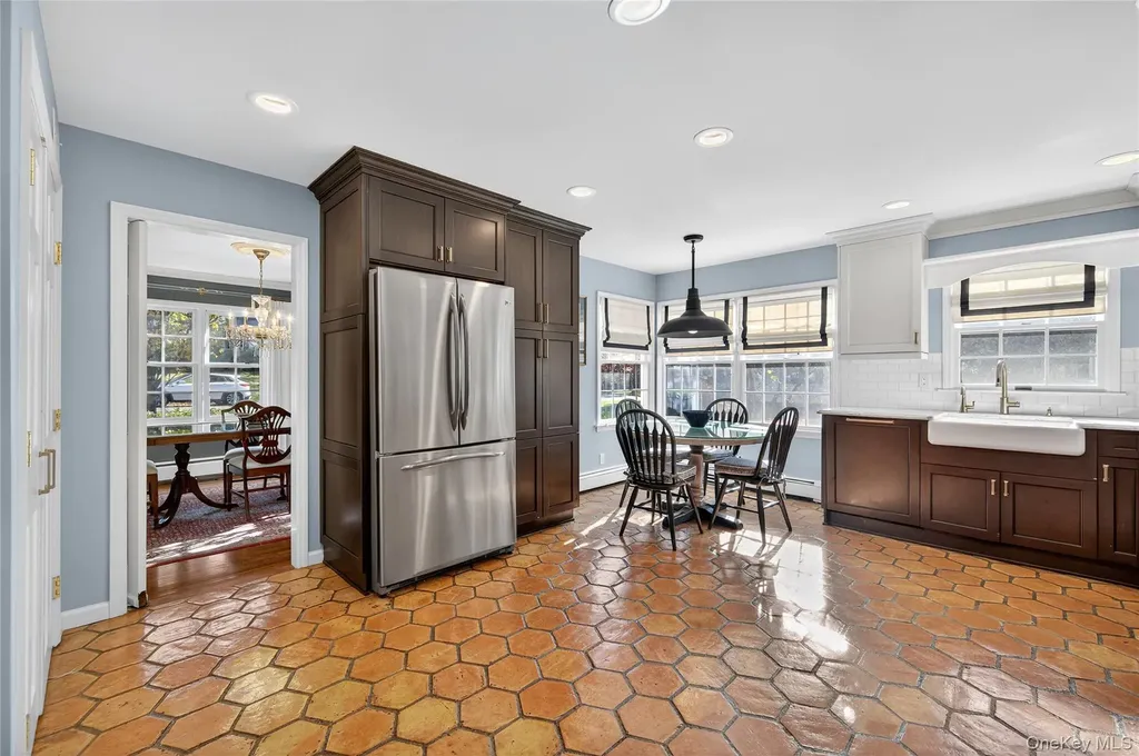 7 Shore Road Manhasset NY 11030