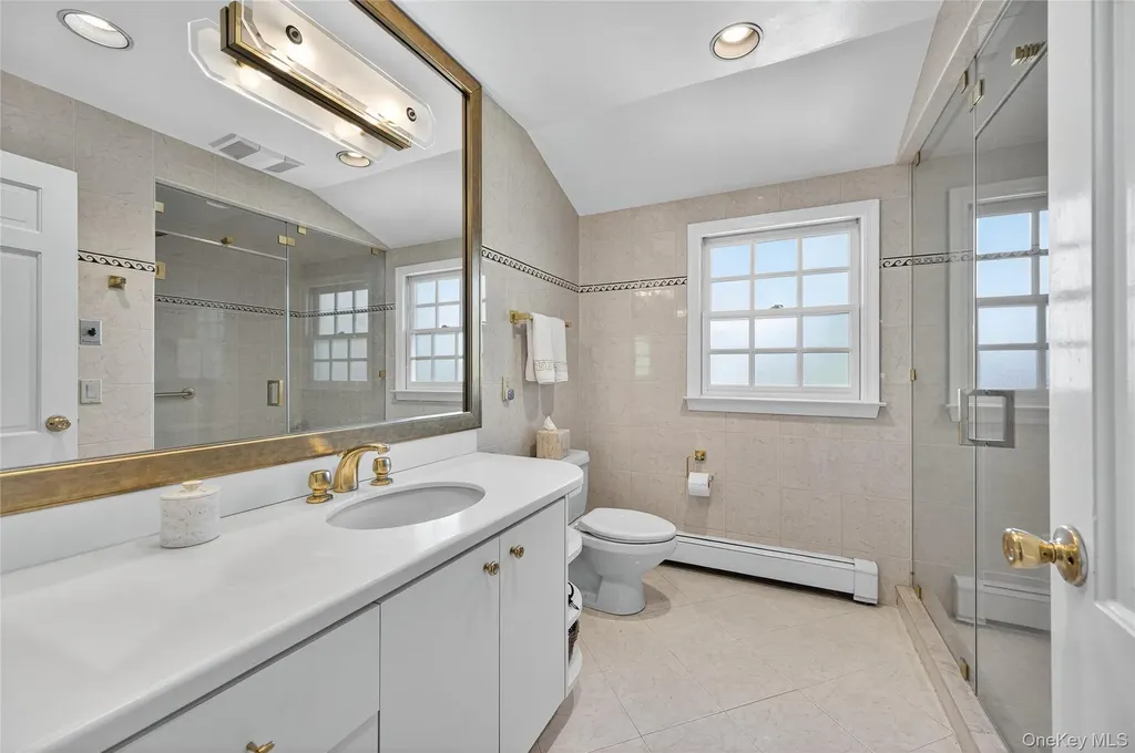 7 Shore Road Manhasset NY 11030