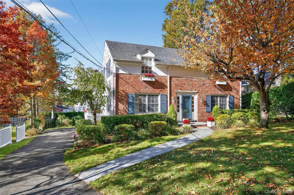7 Shore Road Manhasset NY 11030