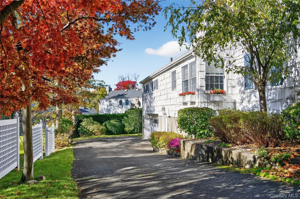 7 Shore Road Manhasset NY 11030