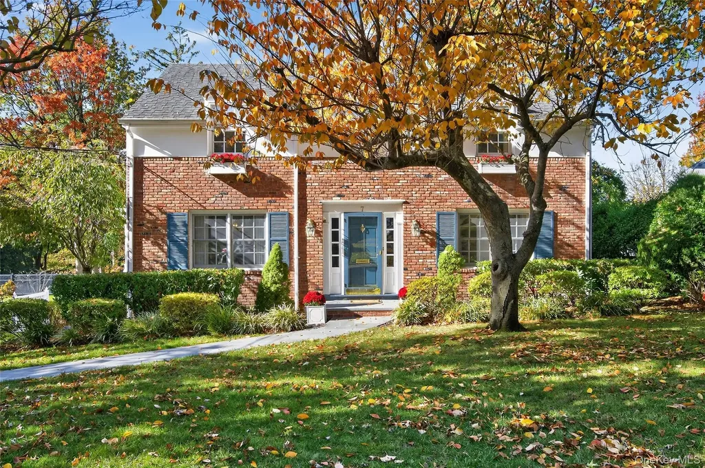 7 Shore Road Manhasset NY 11030