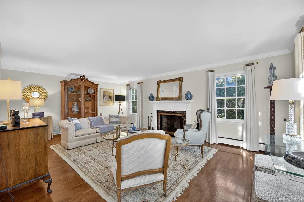 7 Shore Road Manhasset NY 11030