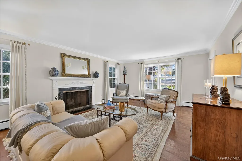 7 Shore Road Manhasset NY 11030