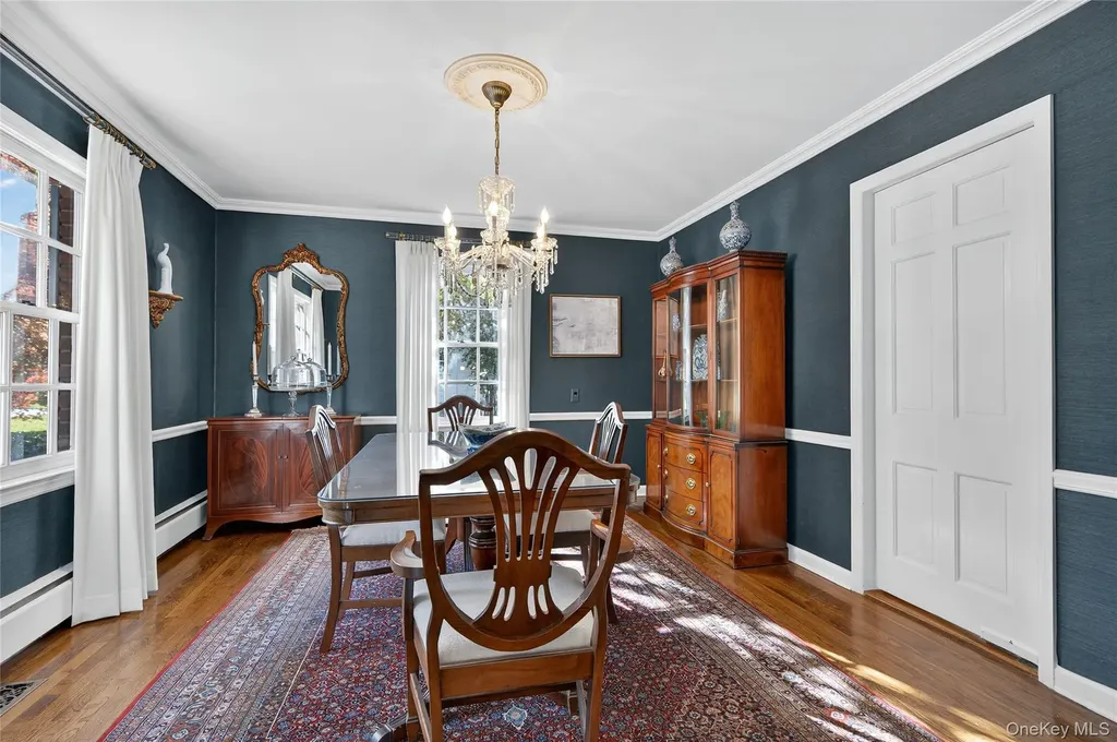 7 Shore Road Manhasset NY 11030