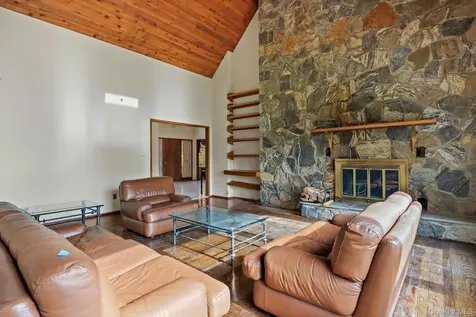 37 Century Trail Harrison NY 10528