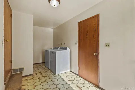 37 Century Trail Harrison NY 10528