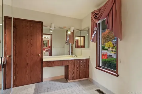 37 Century Trail Harrison NY 10528