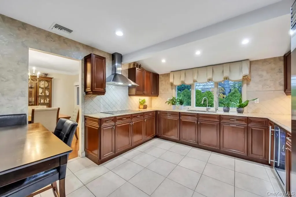 24 Glenwood Road Plainview NY 11803