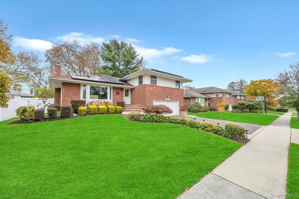 24 Glenwood Road Plainview NY 11803