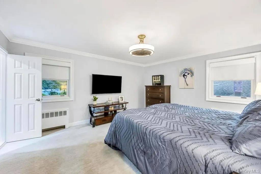 24 Glenwood Road Plainview NY 11803