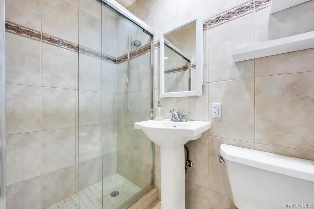 24 Glenwood Road Plainview NY 11803