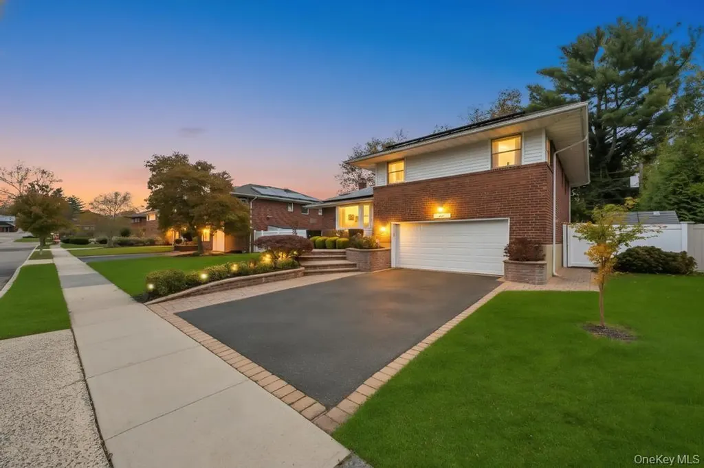 24 Glenwood Road Plainview NY 11803
