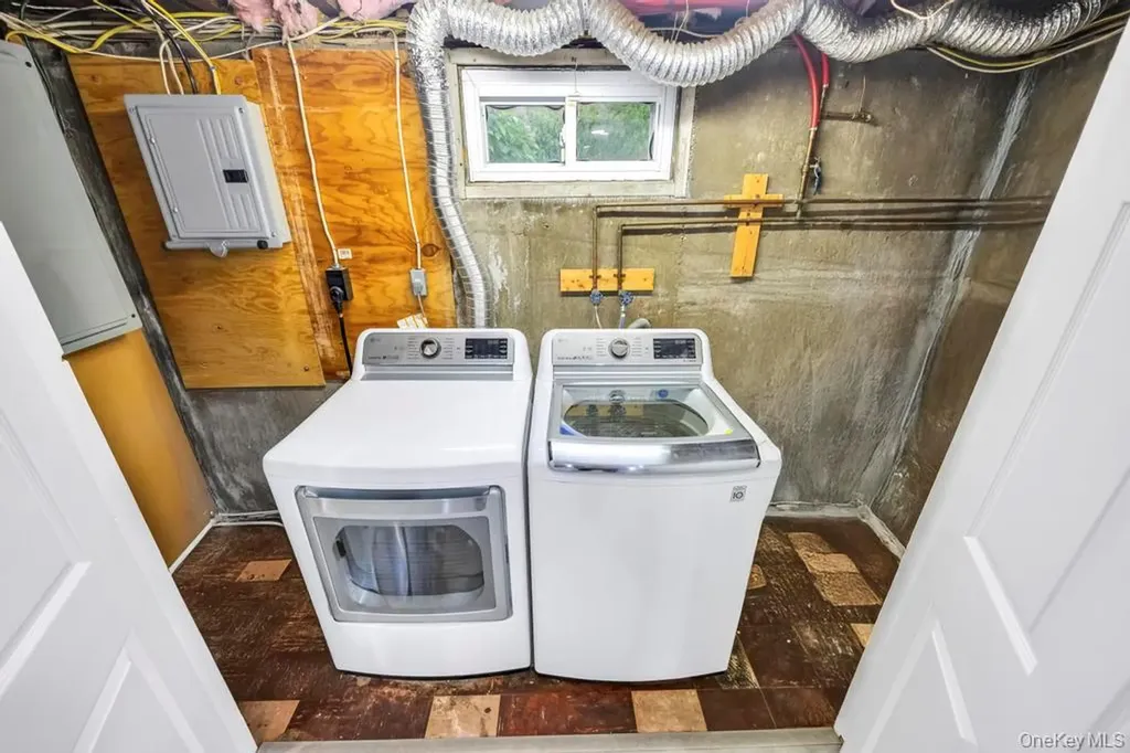 24 Glenwood Road Plainview NY 11803