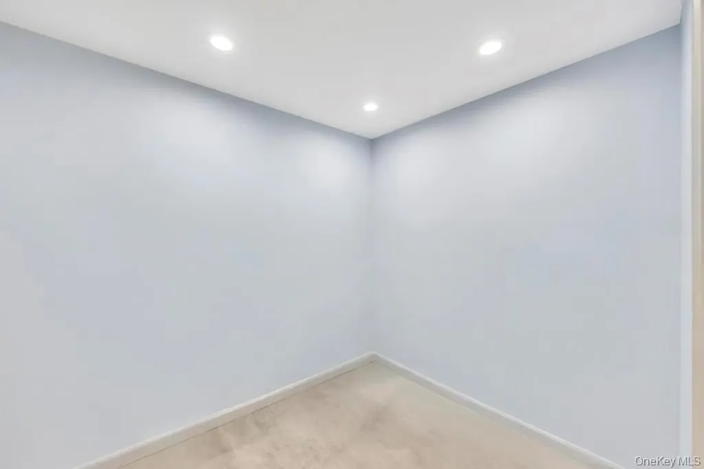 24 Glenwood Road Plainview NY 11803