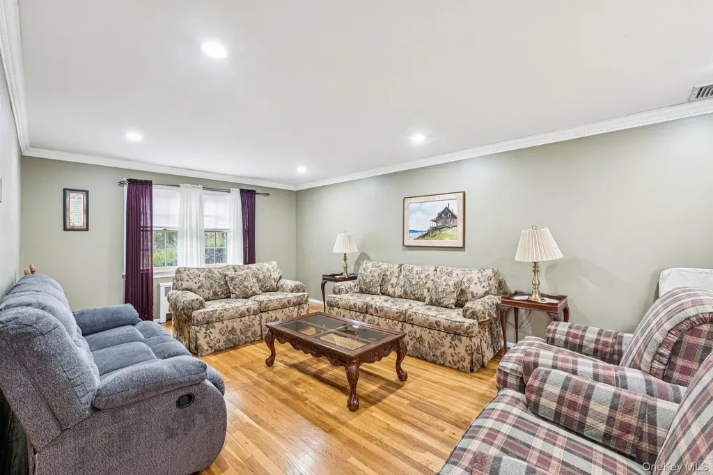 9 Princeton Drive Plainview NY 11803