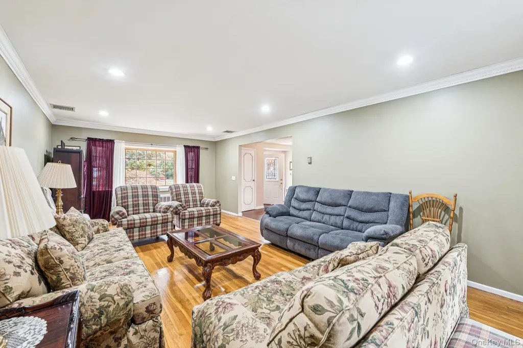 9 Princeton Drive Plainview NY 11803