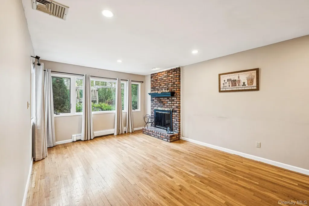 9 Princeton Drive Plainview NY 11803