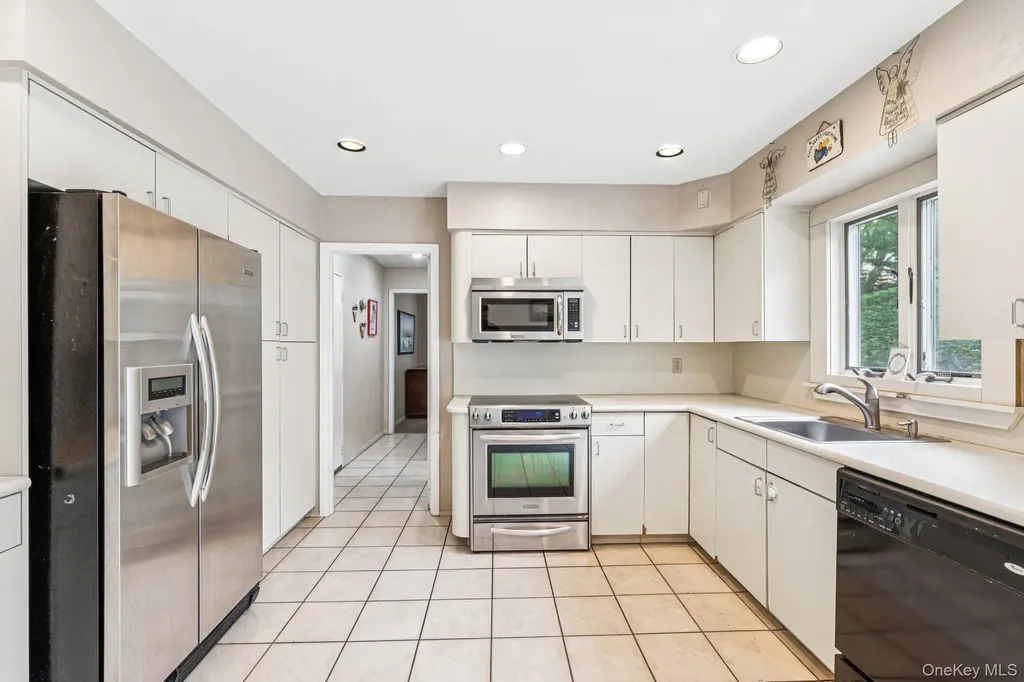 9 Princeton Drive Plainview NY 11803