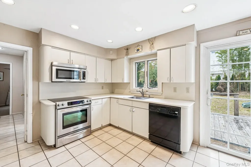 9 Princeton Drive Plainview NY 11803